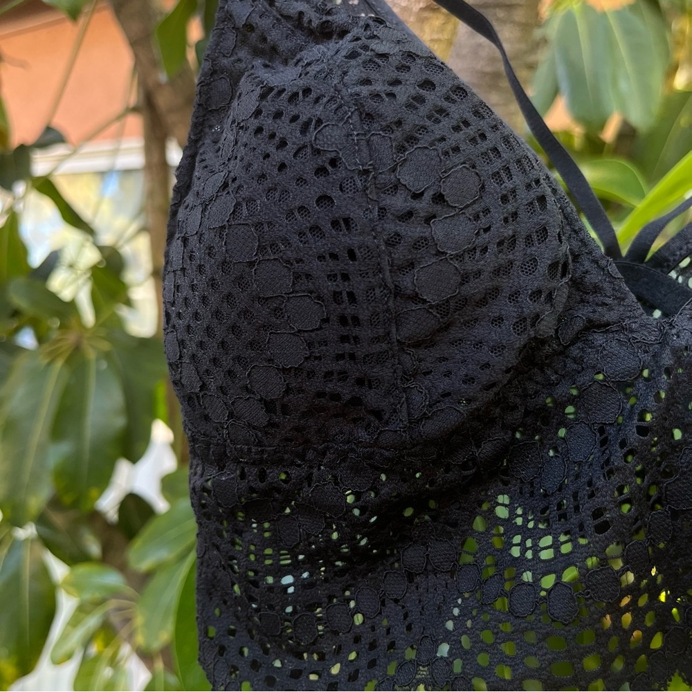 Victoria’s Secret black lace bra! - Picture 2 of 6
